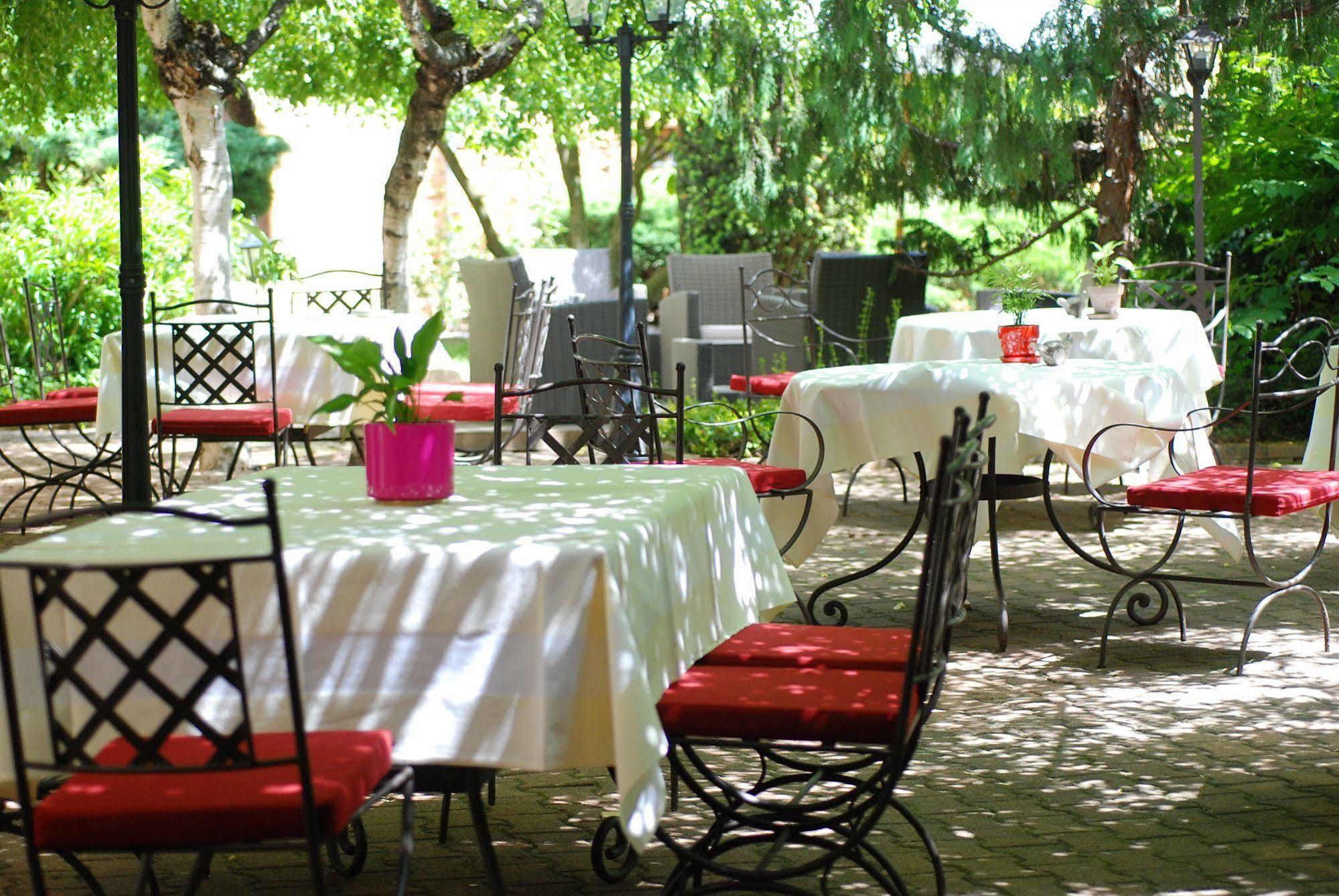 Demeures Et Chateaux L'Abbaye Caladoise - Anciennement Hostellerie Ferme Du Poulet Villefranche-sur-Saone Luaran gambar